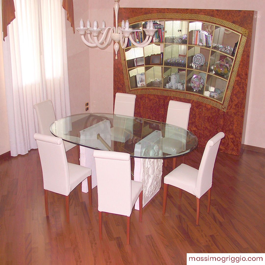 Radica, specchi, greca oro e tavolo in cristallo